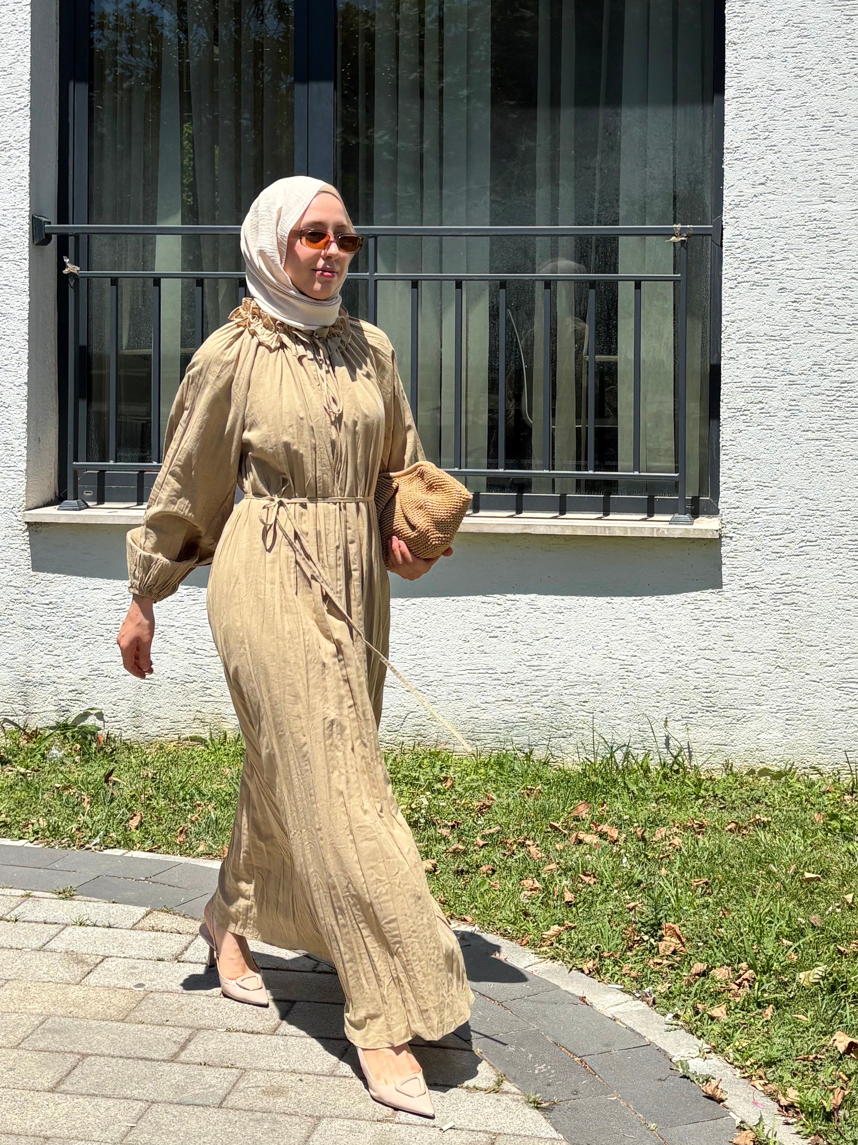 Kraş Pamuk Kumaş Astarlı Büzgü Yakalı Elbise Adaçayı
