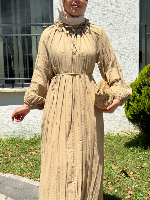 KRAŞ /  Fırfır Yakalı Elbise